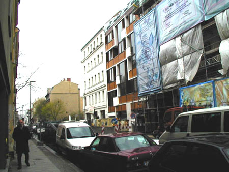 Aufbau der Fassade Auguststr. 61 in Berlin-Mitte