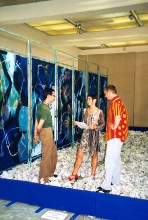 Kinetische Installation -Der letzte Tanz jeden Bezug zur Realitt verlierend- in der Manege, St. Petersburg 1999