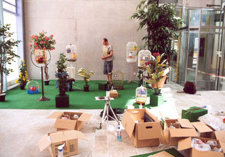 Aufbau der audio-visuellen Installation -Picknick- im Foyer der Firma Rectus
